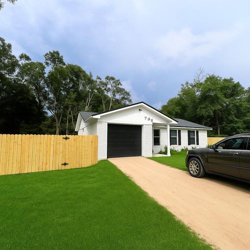 795 Bay St, Crestview, FL, 32536-4403 | Card Image