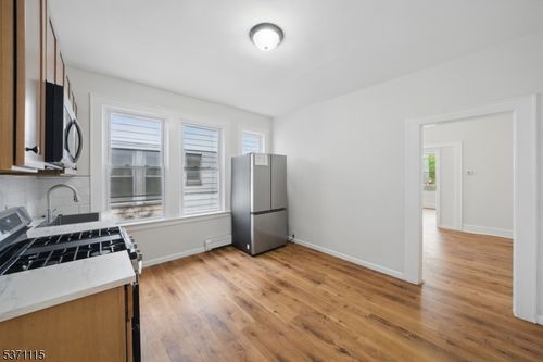 30 Nelson Pl, Maplewood, NJ, 07040-3061 | Card Image