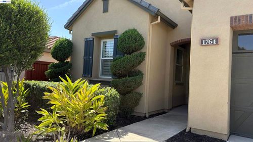 1764 Merlot Cir, Brentwood, CA, 94513-5279 | Card Image