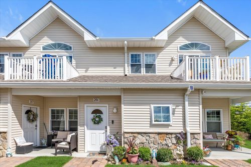 206 Anchor Ct, Copiague, NY, 11726-3425 | Card Image