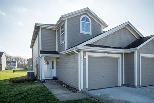 5707 Nw Sunrise Meadow Cir, Lee's Summit, MO, 64064-1264 | Card Image