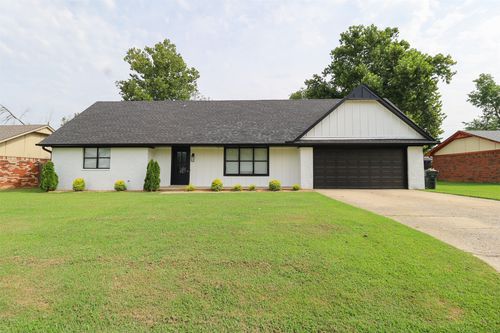 110 E 9th St S, Claremore, OK, 74017-8842 | Card Image