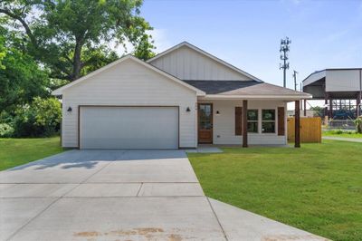 View of front of property featuring a garage and a front yard | Image 1