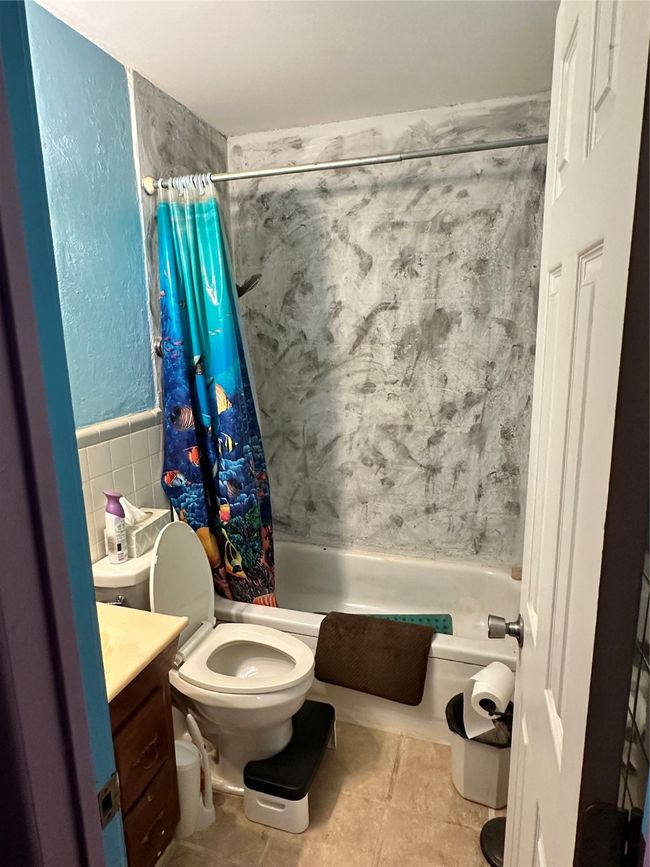 Guest bathroom | Image 6