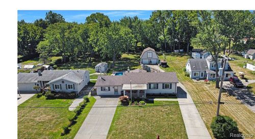 2752 Dashwood Dr, Troy, MI, 48083-4451 | Card Image
