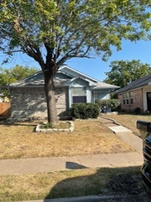 10321 Woodleaf Dr, Dallas, TX, 75227-7618 | Card Image