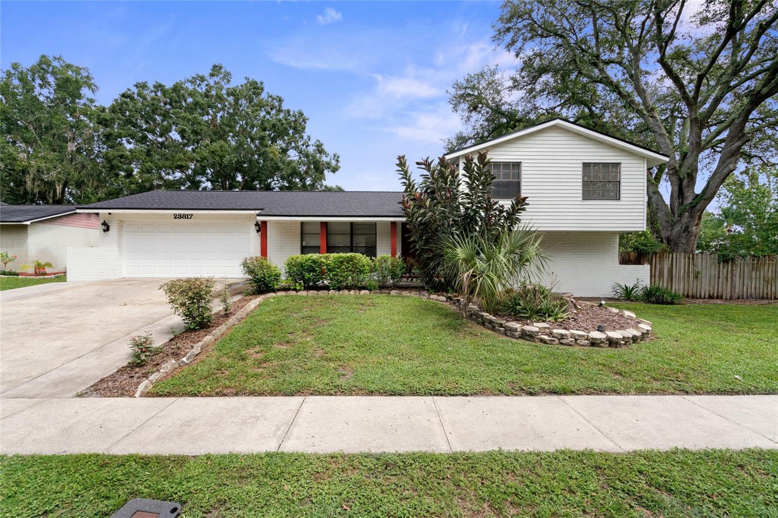 Lake Walk Ct, Lutz, FL 33559