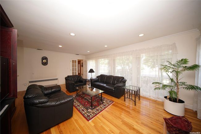 20 Birch Rd, House other with 5 bedrooms, 3 bathrooms and null parking in Malverne NY | Image 8