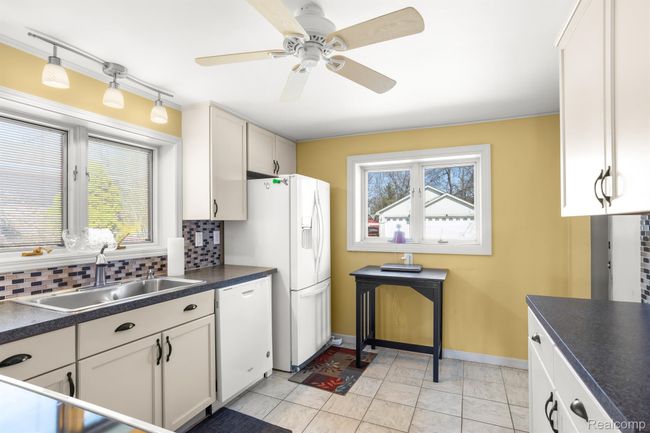 7989 Locklin, House other with 3 bedrooms, 1 bathrooms and null parking in West Bloomfield MI | Image 9