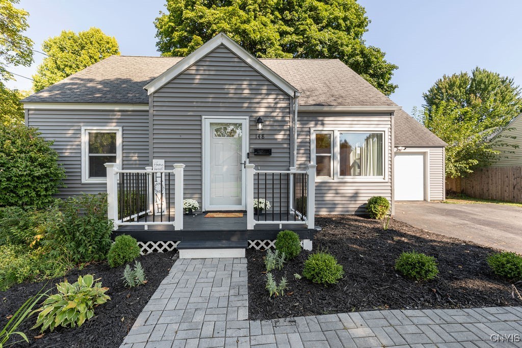 Dormar Dr, Syracuse, NY 13212