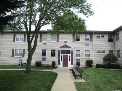 11-G - 324 Post, Home with 2 bedrooms, 1 bathrooms and null parking in Westbury NY | Image 1