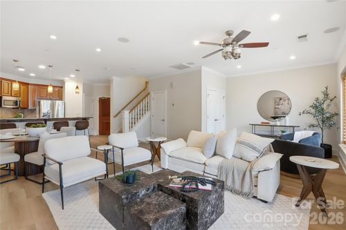 404-400 N Church St, Charlotte, NC, 28202-2168 | Card Image