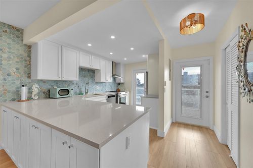 421-2731 Ne 14th Street Cswy, Pompano Beach, FL, 33062-3562 | Card Image