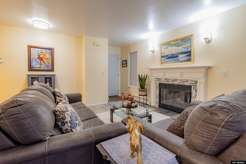apt-d2-4850 Glacier Hwy, Juneau, AK, 99801-9519 | Card Image