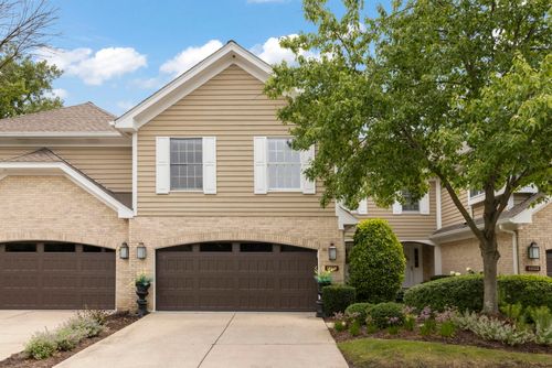 11124 Indian Woods Dr, Indian Head Park, IL, 60525-4979 | Card Image