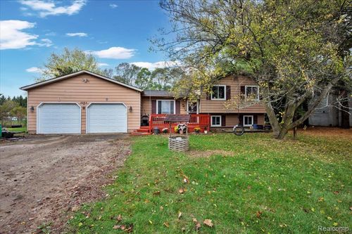 5883 Gracelawn St, North Branch, MI, 48461-9635 | Card Image