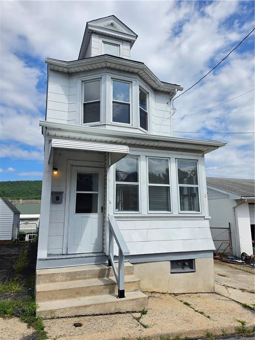 131 W Early Ave, Coaldale, PA, 18218-1127 | Card Image