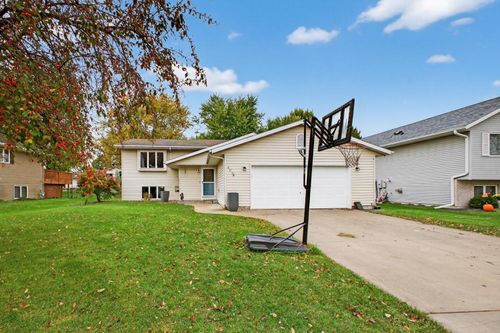 805 5th Ave Se, Stewartville, MN, 55976-1457 | Card Image