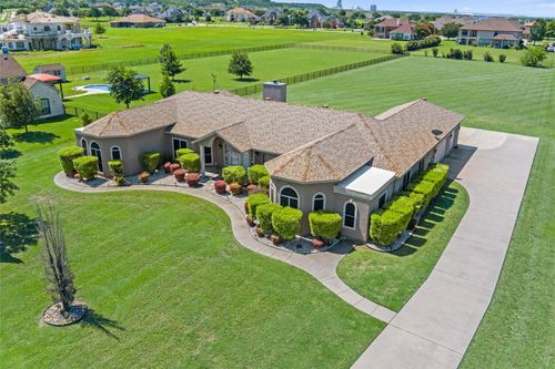 2644 Creekwood Dr, Cedar Hill, TX, 75104-6923 | Card Image