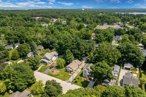 314 Prospect St, Charlevoix, MI, 49720-1019 | Card Image