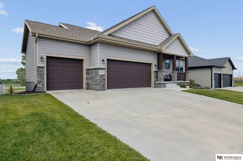 940 Kooser Dr, Lincoln, NE, 68521-4576 | Card Image