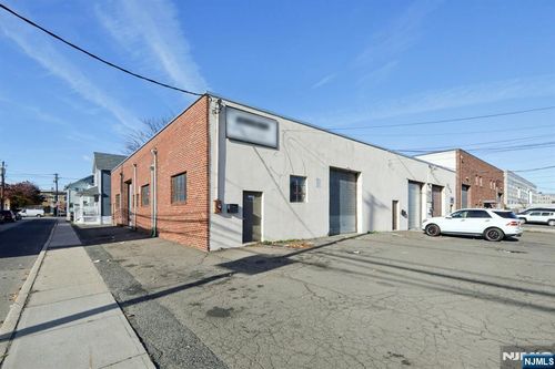 18-16-18 Van Wettering Pl, Hackensack, NJ, 07601-6910 | Card Image