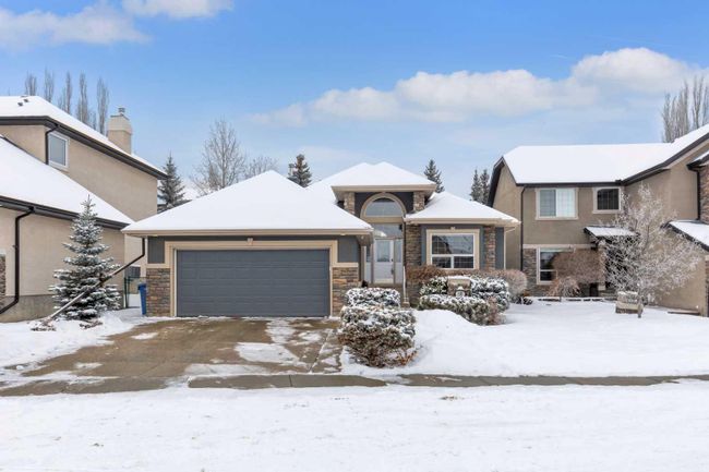 135 Valley Creek Road Nw, Home with 4 bedrooms, 3 bathrooms and 4 parking in Calgary AB | Image 2