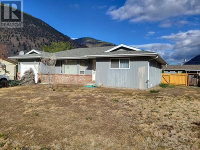 712 Kickbush Ave, House other with 2 bedrooms, 2 bathrooms and 2 parking in Keremeos BC | Image 1