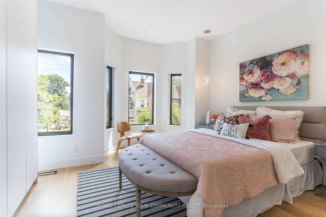 38 Ulster St, House attached with 4 bedrooms, 4 bathrooms and null parking in Toronto ON | Image 4