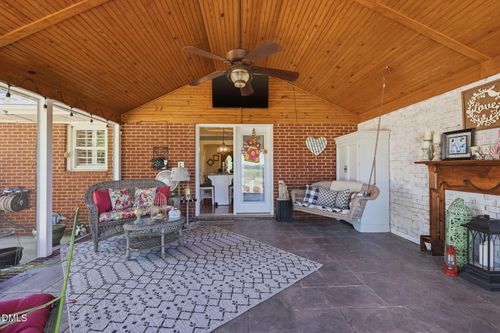 913 W Core Rd, Dunn, NC, 28334-8802 | Card Image