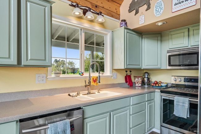 166 Davis Ln, House other with 3 bedrooms, 2 bathrooms and 15 parking in Penngrove CA | Image 16