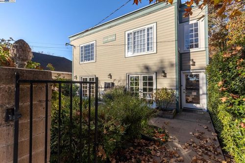 54 54 Railroad Ave, Richmond, CA, 94801 | Card Image