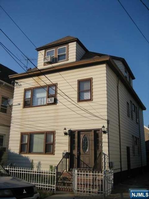 221 Hayward Pl, Wallington, NJ, 07057-1220 | Card Image