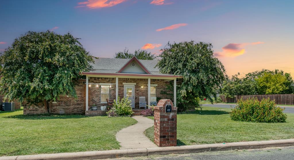 Dawn Ln, Fredericksburg, TX 78624