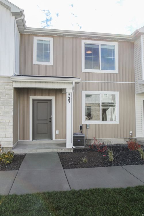 671 N 280 W, Smithfield, UT, 84335-2032 | Card Image