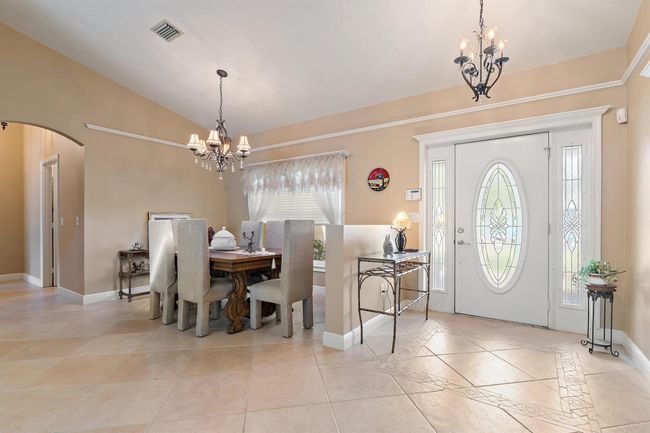 815 Sw Rustic Cir, House other with 3 bedrooms, 2 bathrooms and null parking in Stuart FL | Image 5