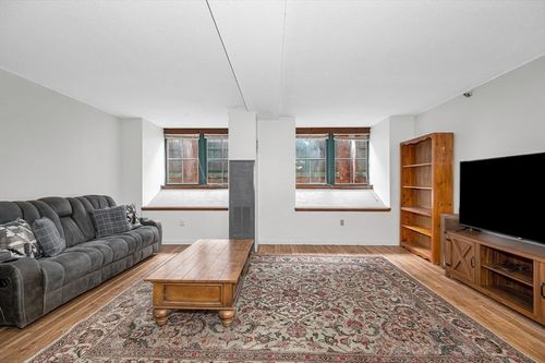 115-200 Market St, Lowell, MA, 01852-1827 | Card Image