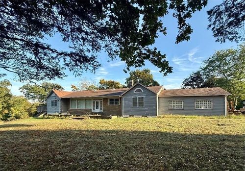 8 Campion Ave, Tiverton, RI, 02878-2517 | Card Image