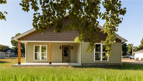 104 E North 2nd St, Findlay, IL, 62534-9701 | Card Image