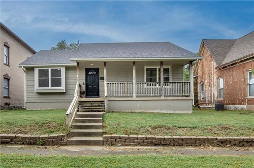 407 Peoria St, Paola, KS, 66071-1416 | Card Image