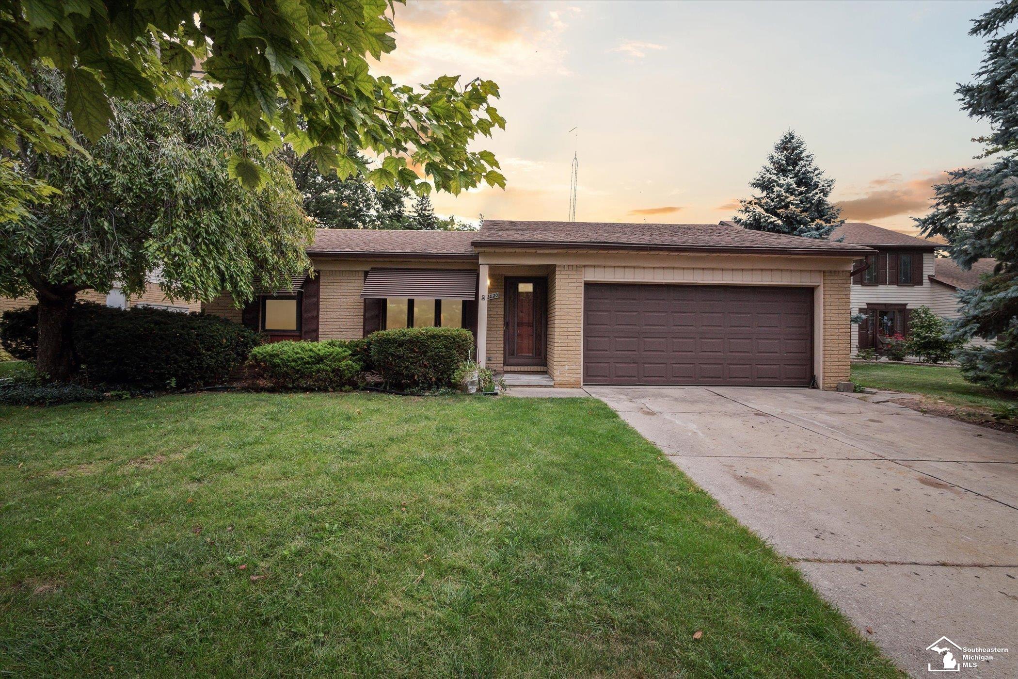 Village Ct, Woodhaven, MI 48183