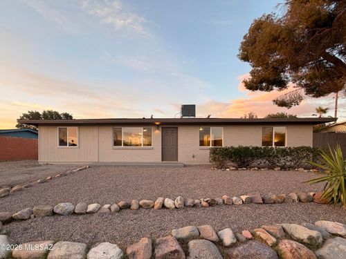 6815 E Mary Dr, Tucson, AZ, 85730-1654 | Card Image
