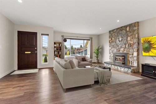 10411 Finch Pl, Sidney, BC, V8L4P7 | Card Image