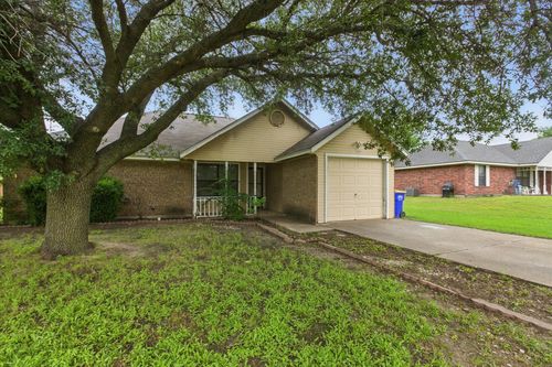 220 Brook Cir, Krum, TX, 76249-5308 | Card Image
