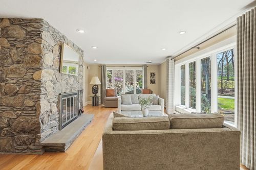 119 Lazell St, Hingham, MA, 02043-4405 | Card Image