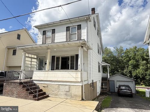 46 E Mill St, Nesquehoning, PA, 18240-1303 | Card Image