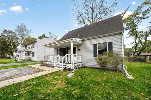 611 S 23 Street, Chesterton, IN, 46304-2713 | Card Image