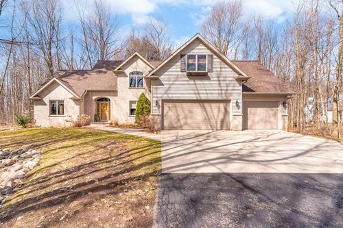 1825 Pine Tree Court, LUXEMBURG, WI, 54217 | Card Image
