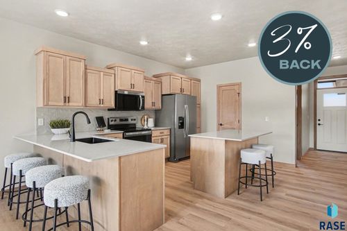 9213 W 43rd St Street, Sioux Falls, SD, 57106 | Card Image