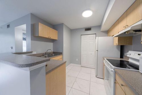 505 Villa Cir, Boynton Beach, FL, 33435-8912 | Card Image